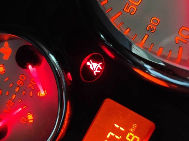 Чорний Пежо 207, об'ємом двигуна 1.6 л та пробігом 292 тис. км за 6000 $, фото 10 на Automoto.ua