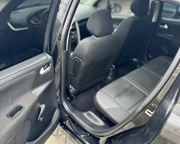 Черный Пежо 207, объемом двигателя 1.4 л и пробегом 125 тыс. км за 5300 $, фото 10 на Automoto.ua