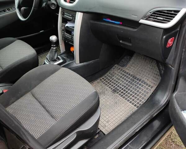 Чорний Пежо 207, об'ємом двигуна 1.6 л та пробігом 292 тис. км за 6000 $, фото 6 на Automoto.ua