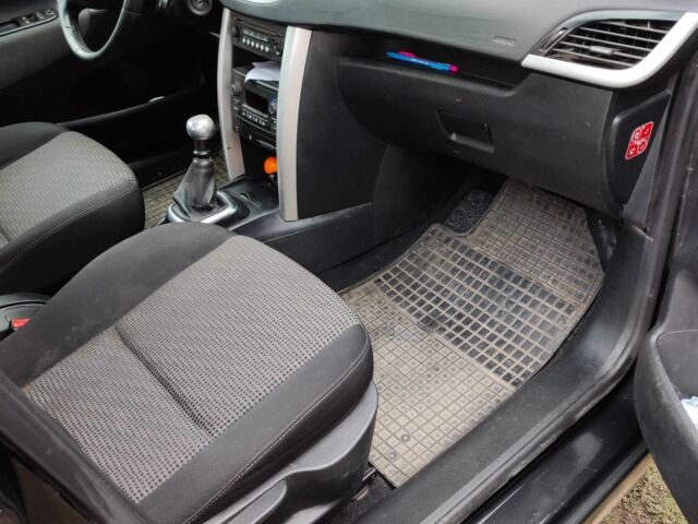 Чорний Пежо 207, об'ємом двигуна 1.6 л та пробігом 292 тис. км за 6000 $, фото 7 на Automoto.ua