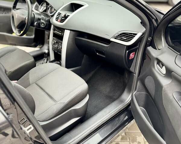 Чорний Пежо 207, об'ємом двигуна 1.4 л та пробігом 126 тис. км за 4900 $, фото 20 на Automoto.ua