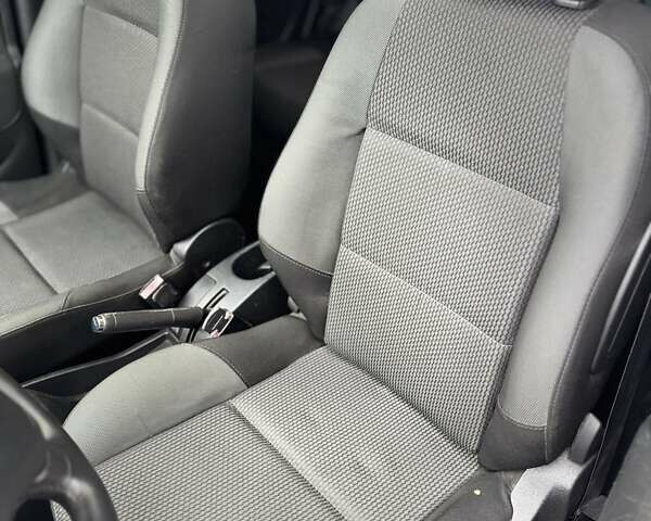 Чорний Пежо 207, об'ємом двигуна 1.4 л та пробігом 126 тис. км за 4900 $, фото 24 на Automoto.ua