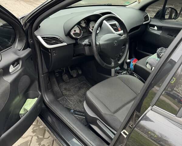 Чорний Пежо 207, об'ємом двигуна 1.4 л та пробігом 126 тис. км за 4900 $, фото 18 на Automoto.ua