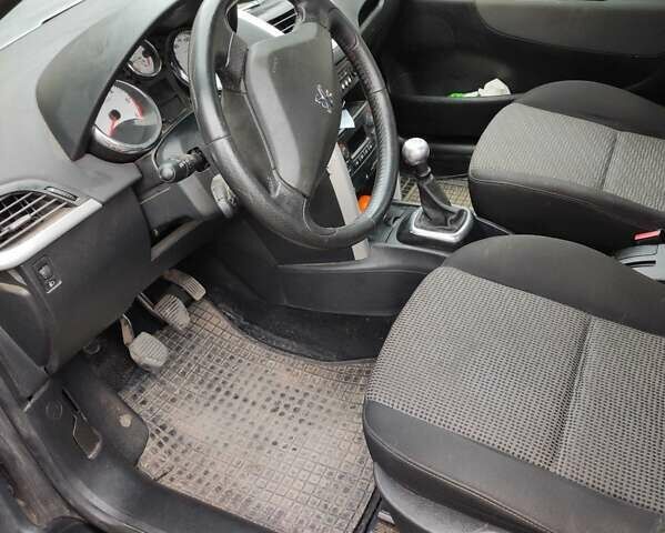 Чорний Пежо 207, об'ємом двигуна 1.6 л та пробігом 292 тис. км за 6000 $, фото 3 на Automoto.ua