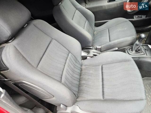 Красный Пежо 207, объемом двигателя 1.36 л и пробегом 88 тыс. км за 3900 $, фото 5 на Automoto.ua