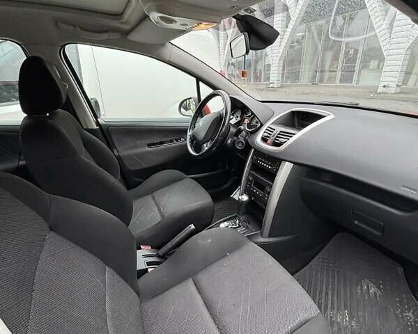 Червоний Пежо 207, об'ємом двигуна 1.6 л та пробігом 154 тис. км за 5100 $, фото 7 на Automoto.ua