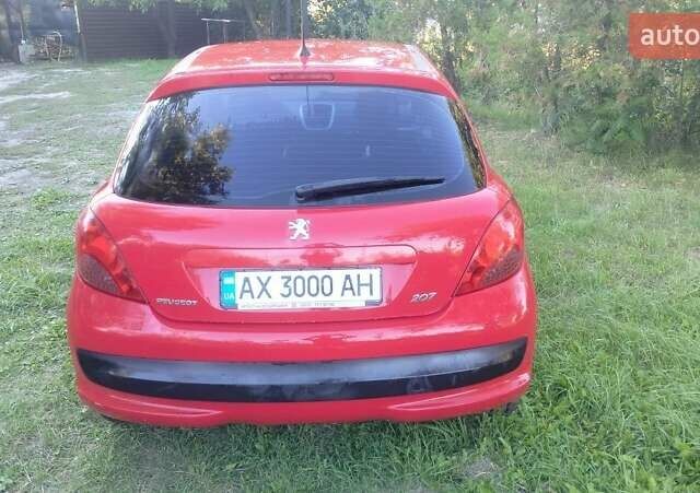 Красный Пежо 207, объемом двигателя 1.6 л и пробегом 107 тыс. км за 5500 $, фото 3 на Automoto.ua