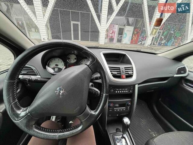 Червоний Пежо 207, об'ємом двигуна 1.6 л та пробігом 154 тис. км за 5200 $, фото 2 на Automoto.ua