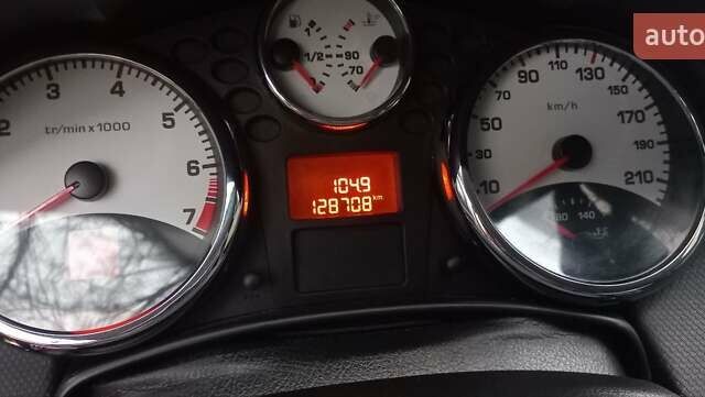 Красный Пежо 207, объемом двигателя 1.65 л и пробегом 129 тыс. км за 5700 $, фото 7 на Automoto.ua