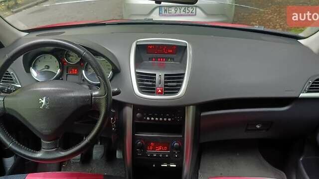 Красный Пежо 207, объемом двигателя 1.4 л и пробегом 167 тыс. км за 2850 $, фото 8 на Automoto.ua
