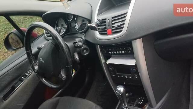 Красный Пежо 207, объемом двигателя 1.65 л и пробегом 129 тыс. км за 5700 $, фото 8 на Automoto.ua