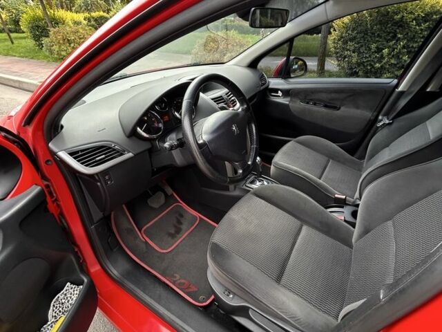 Красный Пежо 207, объемом двигателя 1.4 л и пробегом 139 тыс. км за 5200 $, фото 6 на Automoto.ua