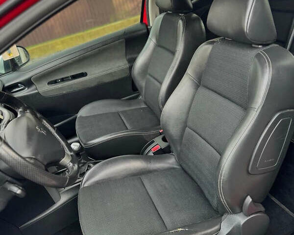 Красный Пежо 207, объемом двигателя 1.6 л и пробегом 194 тыс. км за 4500 $, фото 1 на Automoto.ua