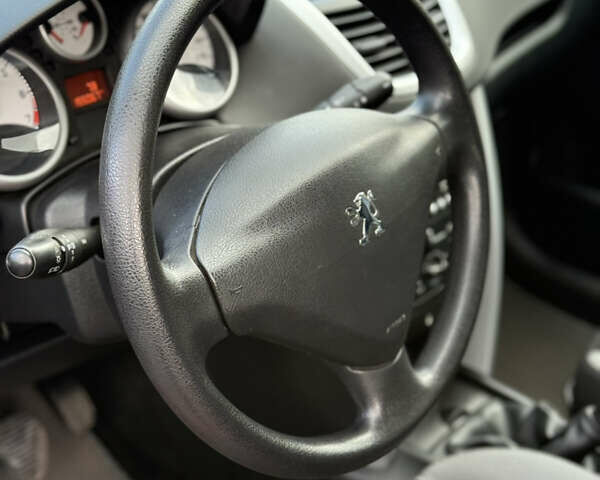 Пежо 207 2008 у Вінниці на Automoto.ua Червоний Пежо 207, об'ємом двигуна 1.4 л та пробігом 152 тис. км за 3800 $, фото 16 на Automoto.ua