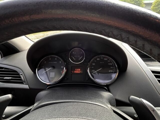 Красный Пежо 207, объемом двигателя 1.4 л и пробегом 139 тыс. км за 5200 $, фото 7 на Automoto.ua