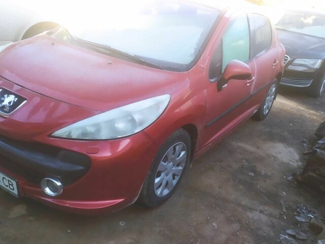 Красный Пежо 207, объемом двигателя 1.4 л и пробегом 121 тыс. км за 5000 $, фото 18 на Automoto.ua