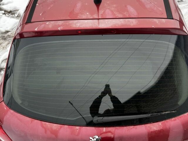 Красный Пежо 207, объемом двигателя 1.4 л и пробегом 260 тыс. км за 3500 $, фото 3 на Automoto.ua