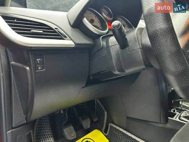 Красный Пежо 207, объемом двигателя 1.36 л и пробегом 169 тыс. км за 4500 $, фото 15 на Automoto.ua