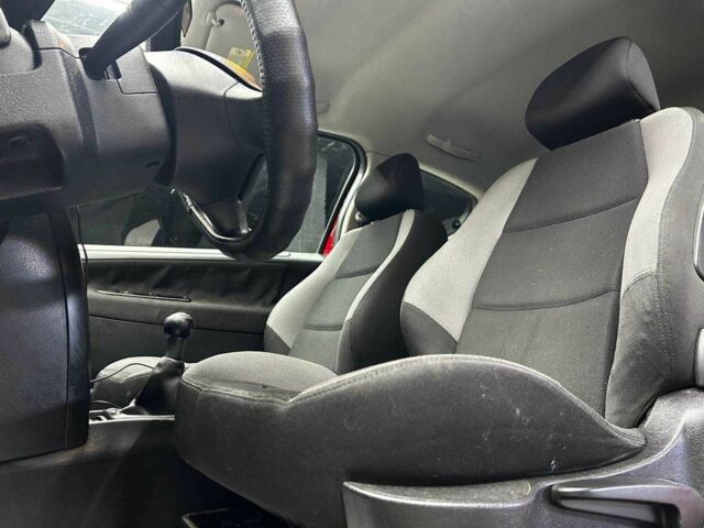 Красный Пежо 207, объемом двигателя 1.4 л и пробегом 169 тыс. км за 4500 $, фото 13 на Automoto.ua