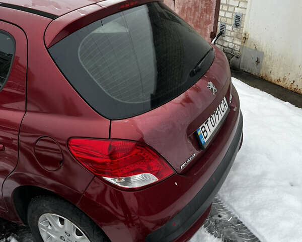 Червоний Пежо 207, об'ємом двигуна 1.4 л та пробігом 260 тис. км за 3800 $, фото 14 на Automoto.ua