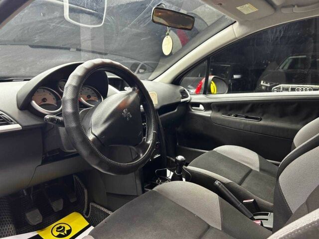 Красный Пежо 207, объемом двигателя 1.4 л и пробегом 169 тыс. км за 4500 $, фото 14 на Automoto.ua