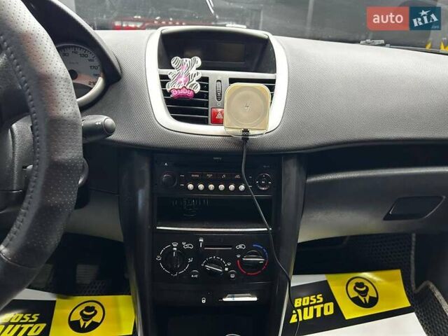 Красный Пежо 207, объемом двигателя 1.36 л и пробегом 169 тыс. км за 4500 $, фото 8 на Automoto.ua