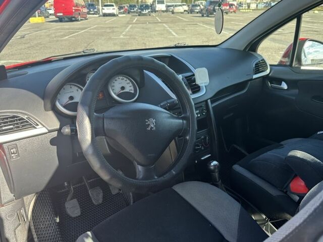 Красный Пежо 207, объемом двигателя 1.4 л и пробегом 169 тыс. км за 3200 $, фото 3 на Automoto.ua