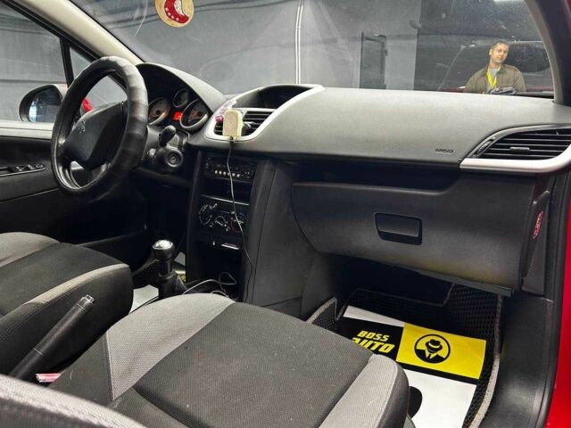 Красный Пежо 207, объемом двигателя 1.4 л и пробегом 169 тыс. км за 4500 $, фото 10 на Automoto.ua