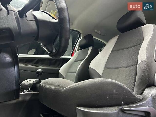 Красный Пежо 207, объемом двигателя 1.36 л и пробегом 169 тыс. км за 4500 $, фото 13 на Automoto.ua