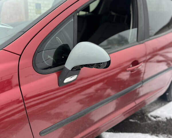 Червоний Пежо 207, об'ємом двигуна 1.4 л та пробігом 260 тис. км за 3800 $, фото 12 на Automoto.ua