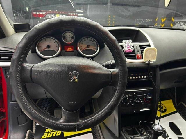 Красный Пежо 207, объемом двигателя 1.4 л и пробегом 169 тыс. км за 4500 $, фото 7 на Automoto.ua