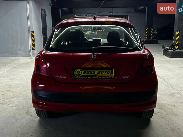 Красный Пежо 207, объемом двигателя 1.36 л и пробегом 169 тыс. км за 4500 $, фото 4 на Automoto.ua