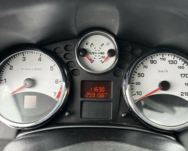 Червоний Пежо 207, об'ємом двигуна 1.4 л та пробігом 260 тис. км за 3800 $, фото 7 на Automoto.ua