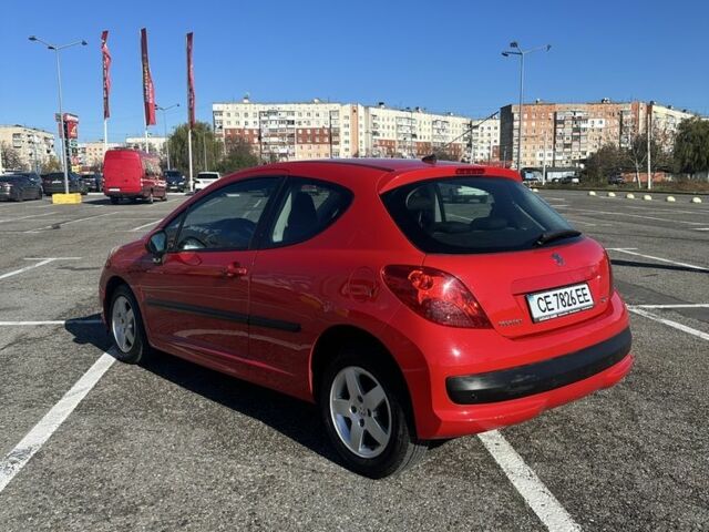 Красный Пежо 207, объемом двигателя 1.4 л и пробегом 169 тыс. км за 3200 $, фото 1 на Automoto.ua