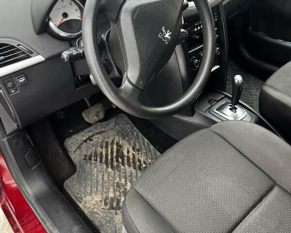 Червоний Пежо 207, об'ємом двигуна 1.4 л та пробігом 260 тис. км за 3800 $, фото 8 на Automoto.ua