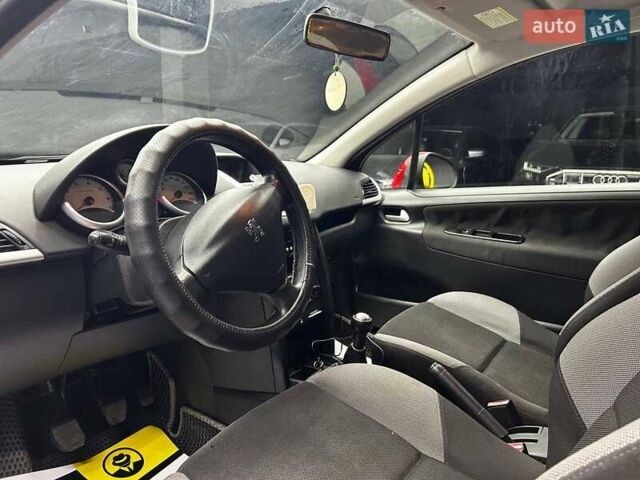 Красный Пежо 207, объемом двигателя 1.36 л и пробегом 169 тыс. км за 4500 $, фото 14 на Automoto.ua