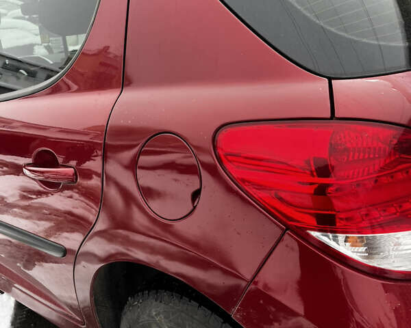 Червоний Пежо 207, об'ємом двигуна 1.4 л та пробігом 260 тис. км за 3800 $, фото 13 на Automoto.ua