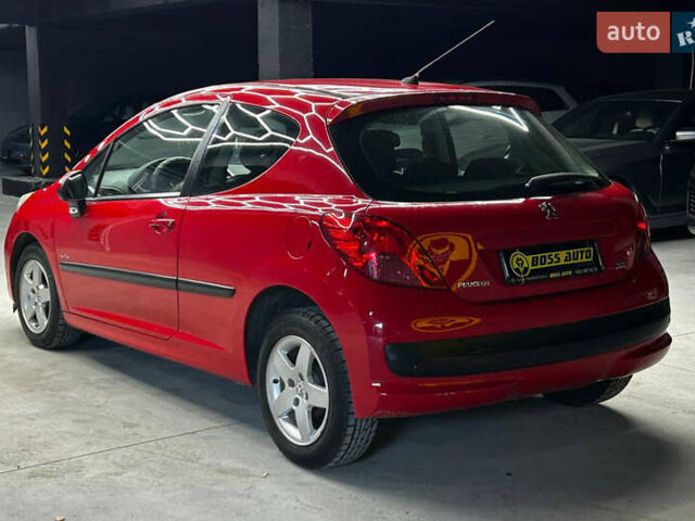 Красный Пежо 207, объемом двигателя 1.36 л и пробегом 169 тыс. км за 4500 $, фото 3 на Automoto.ua
