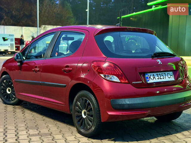Красный Пежо 207, объемом двигателя 1.36 л и пробегом 140 тыс. км за 5300 $, фото 2 на Automoto.ua