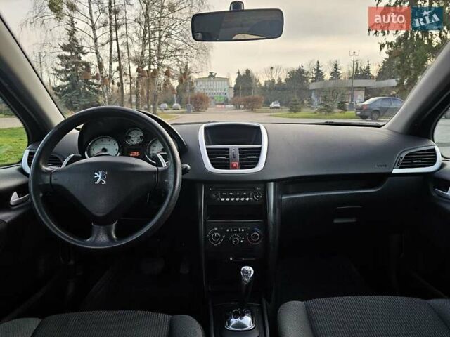 Красный Пежо 207, объемом двигателя 1.36 л и пробегом 180 тыс. км за 4300 $, фото 20 на Automoto.ua