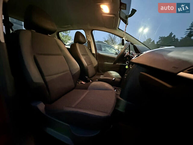 Красный Пежо 207, объемом двигателя 1.36 л и пробегом 140 тыс. км за 5300 $, фото 13 на Automoto.ua