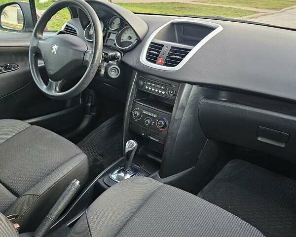 Красный Пежо 207, объемом двигателя 1.36 л и пробегом 180 тыс. км за 4300 $, фото 19 на Automoto.ua