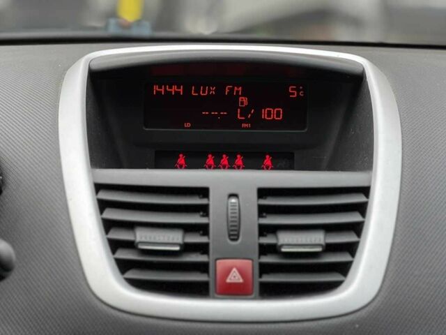 Красный Пежо 207, объемом двигателя 1.4 л и пробегом 209 тыс. км за 5800 $, фото 10 на Automoto.ua