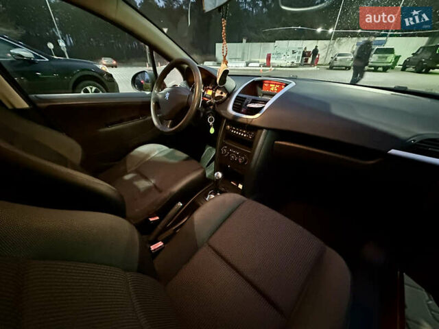 Красный Пежо 207, объемом двигателя 1.36 л и пробегом 140 тыс. км за 5300 $, фото 14 на Automoto.ua