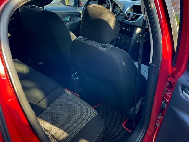 Красный Пежо 207, объемом двигателя 1.4 л и пробегом 103 тыс. км за 5600 $, фото 11 на Automoto.ua