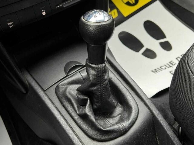 Красный Пежо 207, объемом двигателя 1.4 л и пробегом 209 тыс. км за 5800 $, фото 13 на Automoto.ua