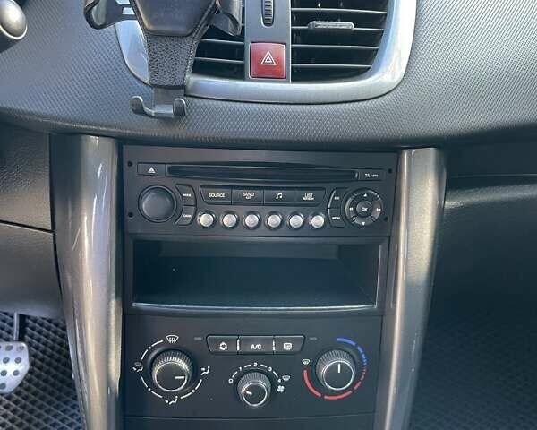 Пежо 207 2010 в Николаеве на Automoto.ua Красный Пежо 207, объемом двигателя 1.36 л и пробегом 103 тыс. км за 5800 $, фото 13 на Automoto.ua