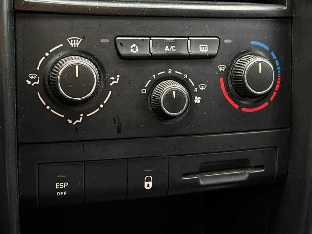 Красный Пежо 207, объемом двигателя 1.4 л и пробегом 209 тыс. км за 5800 $, фото 12 на Automoto.ua