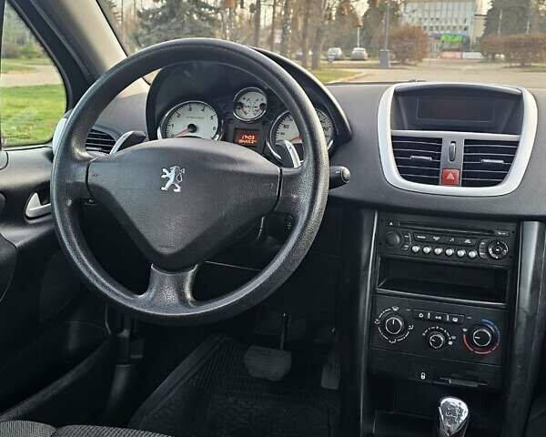 Червоний Пежо 207, об'ємом двигуна 1.36 л та пробігом 183 тис. км за 4200 $, фото 17 на Automoto.ua
