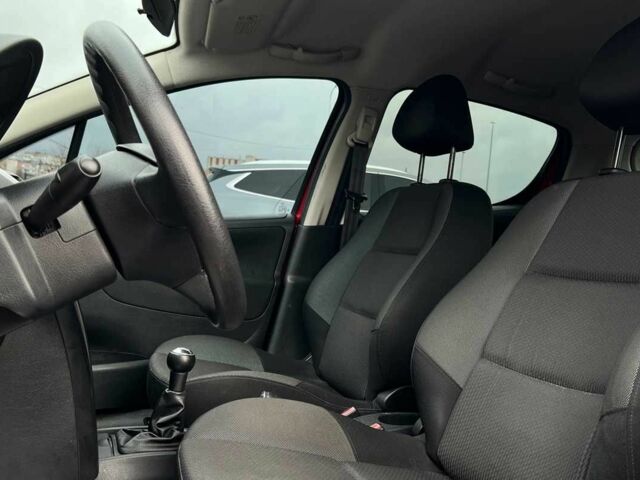 Красный Пежо 207, объемом двигателя 1.4 л и пробегом 209 тыс. км за 5800 $, фото 6 на Automoto.ua